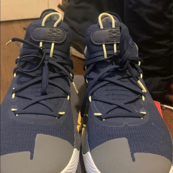 Under Armor UA Curry 6 - Picture 2 of 4